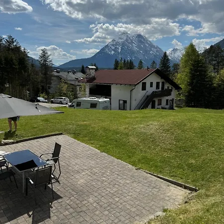 Alpenmond Halbmond 아파트